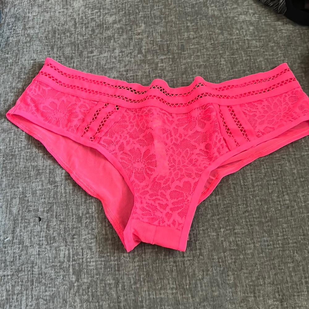 Pink Medium extra low cheekster